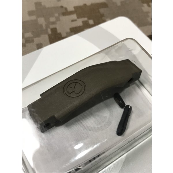 画像4: 実物 magpul MOE トリガーガード  AR/15/M4  FDE