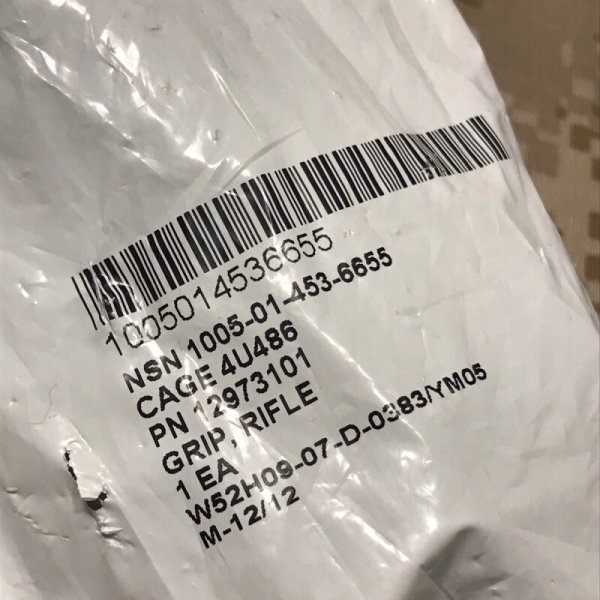 画像3: 米軍官給品 Ｍ4/Ｍ16　P&S バーティカル ライフルグリップ　未使用品
