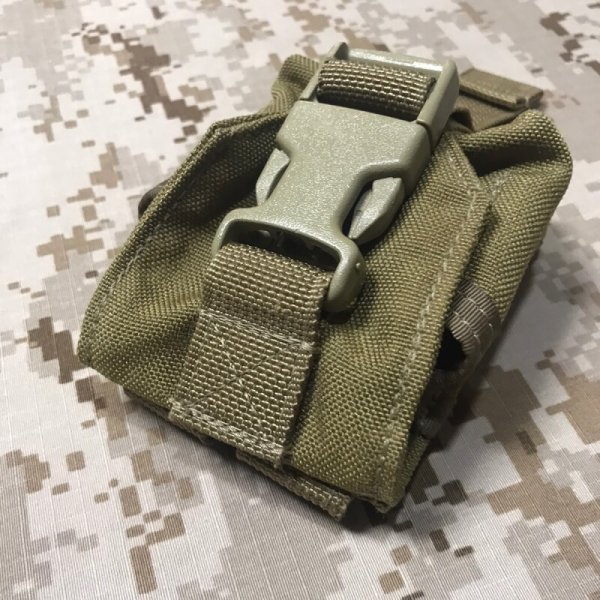 画像3: 実物 EAGLE ハンドグレネード ポーチ(フラッググレネード) コヨーテ