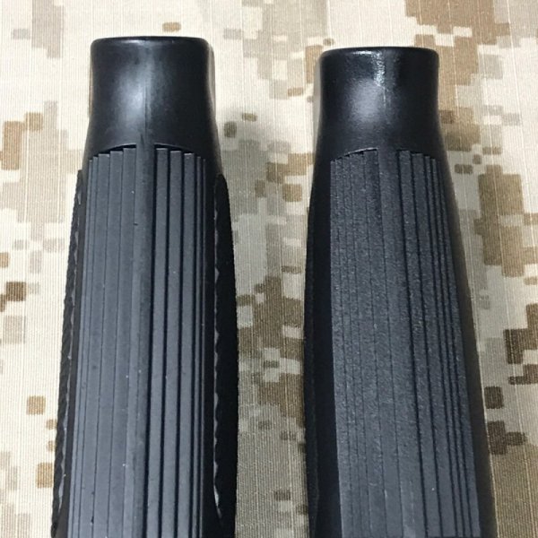 画像10: 沖縄放出品 米軍官給品 AR15 A2グリップ  (1)