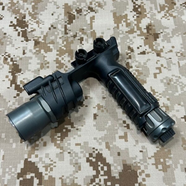 画像4: 実物 SUREFIRE M910A-WH フォアグリップ ウェポンライト