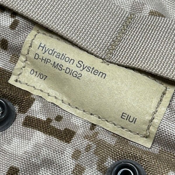 画像8: 実物 EAGLE aor1 ハイドレーションキャリア 01/07 白パルス 放出品