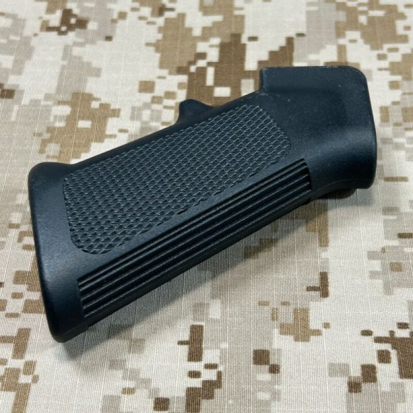 画像3: 沖縄放出品 米軍官給品 AR15 A2グリップ  (1)