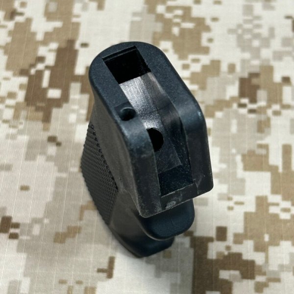 画像7: 沖縄放出品 米軍官給品 AR15 A2グリップ  (1)