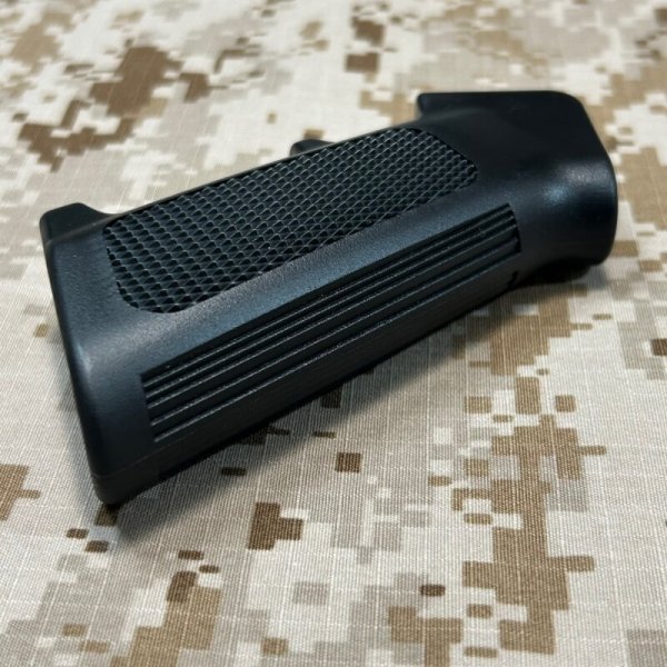 画像3: 沖縄放出品 米軍官給品 AR15 A2グリップ  (2)