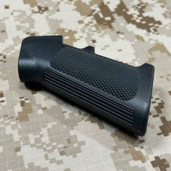 画像5: 沖縄放出品 米軍官給品 AR15 A2グリップ  (3)