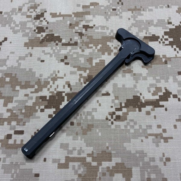 画像1: 沖縄放出品 実物官給品 COLT M4チャージングハンドル USED 2