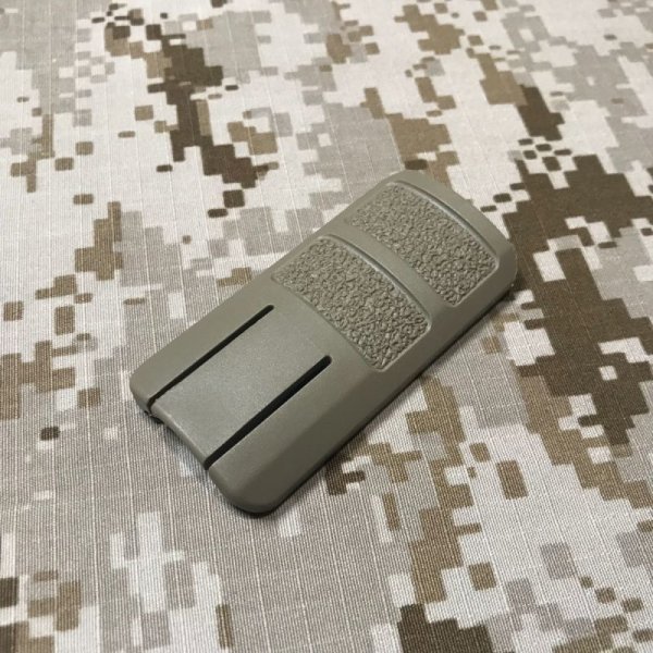 画像4: 実物 TANGO DOWN BP-4K レールパネル タン/ブラック (4)