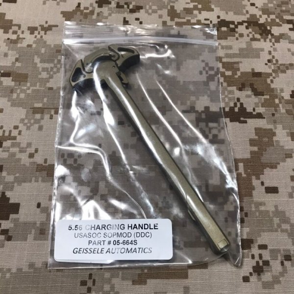 画像9: geissele USASOC SOPMOD Charging Handle 5.56 DDC PN:05-664 (9)