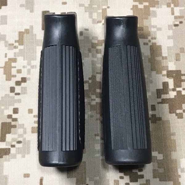 画像9: 沖縄放出品 米軍官給品 AR15 A2グリップ  (1) (9)