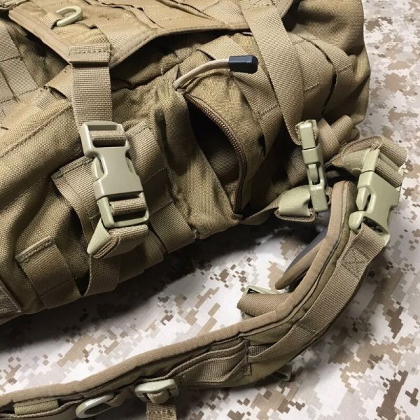 画像15: 実物 TAD GEAR FAST Pack EDC バックパック コヨーテブラウン  (15)