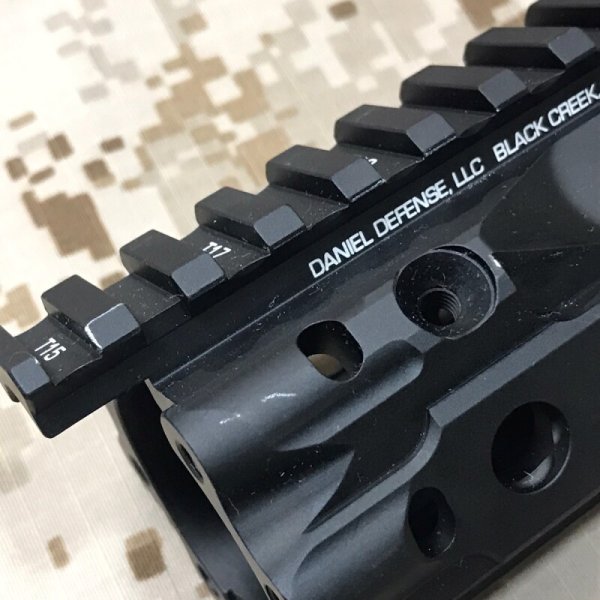 実物 daniel defense RIS3 レールハンドガード 9.5インチ BLACK 実物 daniel defense RIS3 レールハンドガード 9.5インチ BLACK