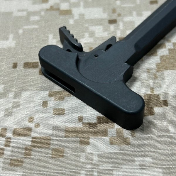 画像4: 実物 KAC Knight's SR-15 チャージングハンドル PN:25897  (片側ラッチ) (4)