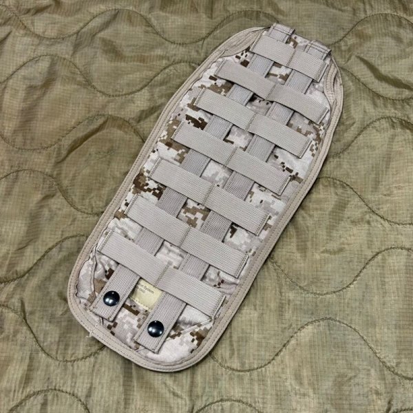 画像7: 実物 EAGLE aor1 ハイドレーションキャリア 01/07 白パルス 放出品 (7)