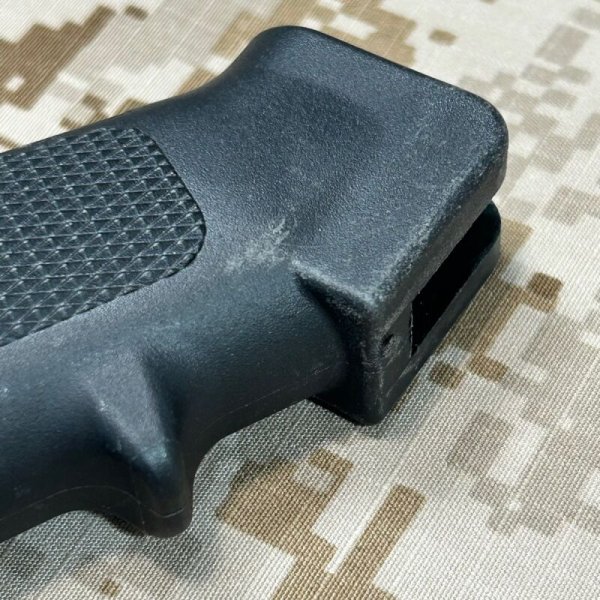 画像6: 沖縄放出品 米軍官給品 AR15 A2グリップ  (1) (6)