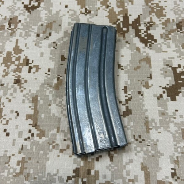 画像4: 沖縄放出品 実物 M4/M16 5.56mm  30rd アルミマガジン USED 5 (4)