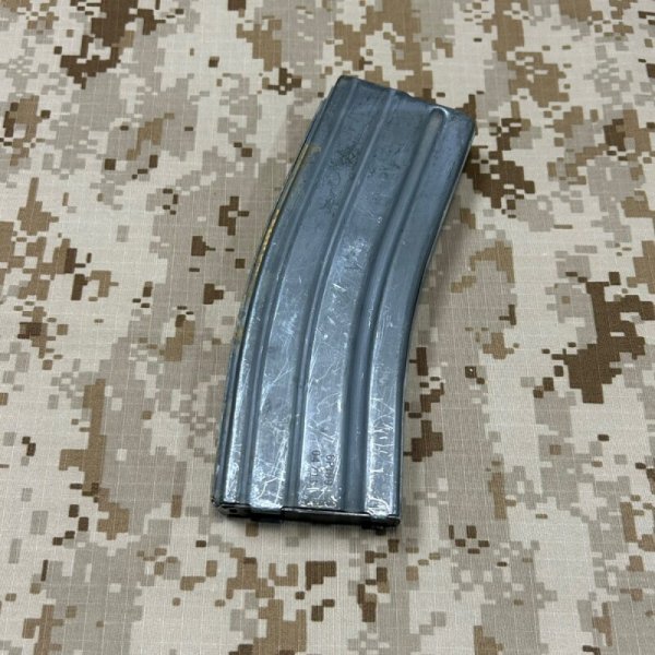 画像4: 沖縄放出品 実物 M4/M16 5.56mm  30rd アルミマガジン USED 2 (4)