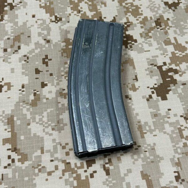 画像4: 沖縄放出品 実物 M4/M16 5.56mm  30rd アルミマガジン USED 1 (4)