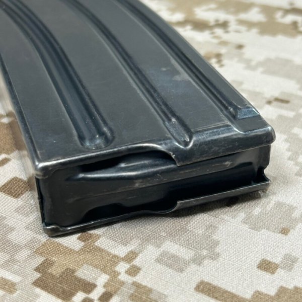 画像8: 沖縄放出品 実物 HK純正 30rdスチールマガジン オールドAE刻印(1)  HK416.MR556 (8)