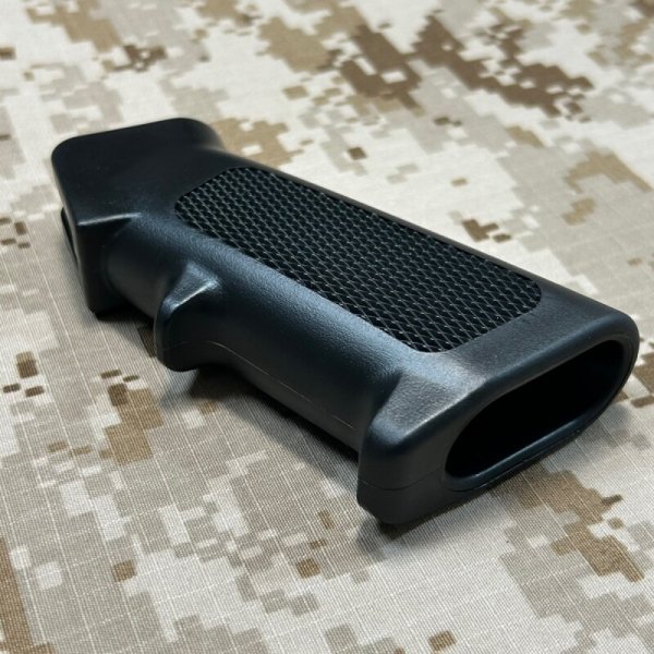 画像2: 沖縄放出品 米軍官給品 AR15 A2グリップ  (2) (2)
