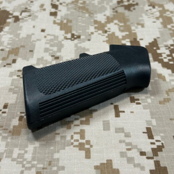 画像2: 沖縄放出品 米軍官給品 AR15 A2グリップ  (3) (2)