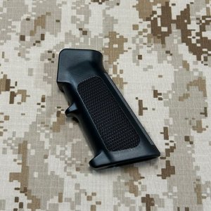 画像: 沖縄放出品 米軍官給品 AR15 A2グリップ  (3)