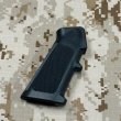 画像4: 沖縄放出品 米軍官給品 AR15 A2グリップ  (3) (4)