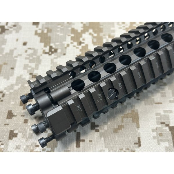 画像2: 官給品 実物 daniel defense M4A1 RIS2 12.25インチレール FDE 2010年製  放出品 (2)