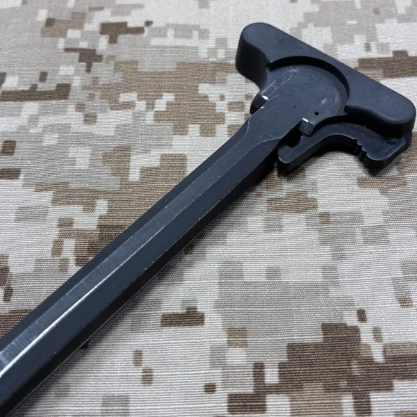 画像2: 沖縄放出品 実物官給品 COLT M4チャージングハンドル USED 2 (2)