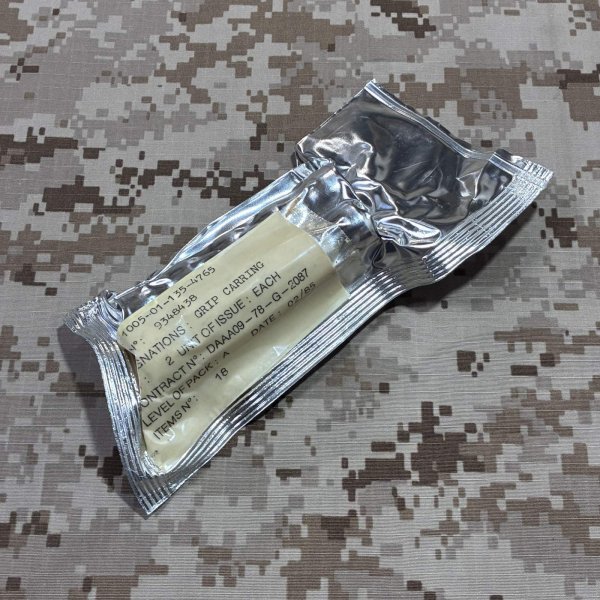 画像4: 米軍官給品 M249 minimi ミニミキャリングハンドル用グリップ  2個セット  (4)