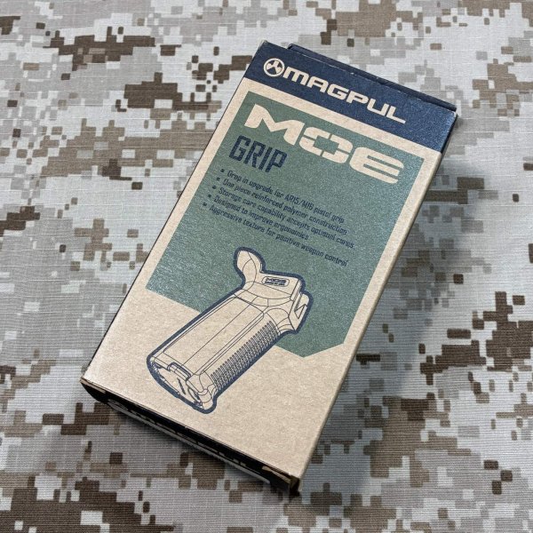 画像3: 実物 magpul MOE  グリップ  AR15/M4  BLACK  BLK-415 (3)