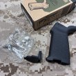 画像2: 実物 magpul MOE  グリップ  AR15/M4  BLACK  BLK-415 (2)
