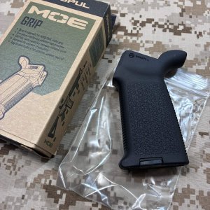 画像: 実物 magpul MOE グリップ AR15/M4 BLACK BLK-415