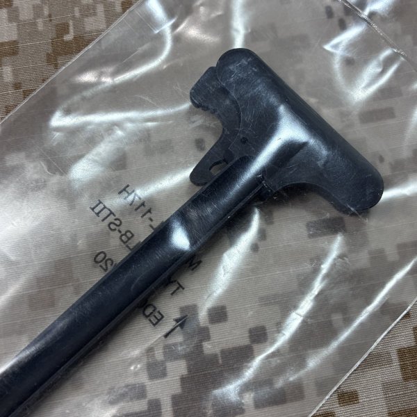 画像5: 実物官給品 COLT M4チャージングハンドル 未開封 (5)