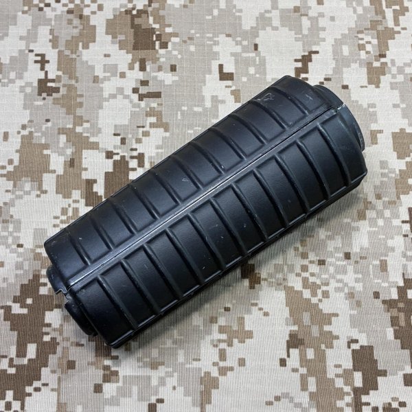 画像1: 沖縄放出品 実物官給品 COLT M4A1 ハンドガード USED (1)