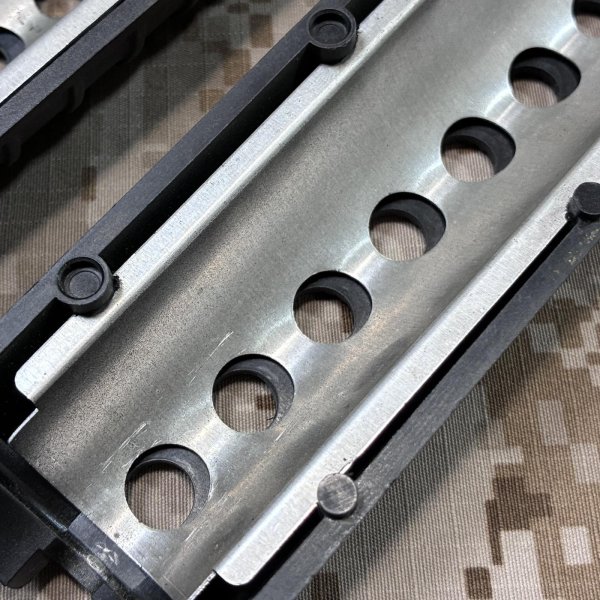 画像7: 実物 AR15/M4 カービンハンドガード　細身　USED (7)