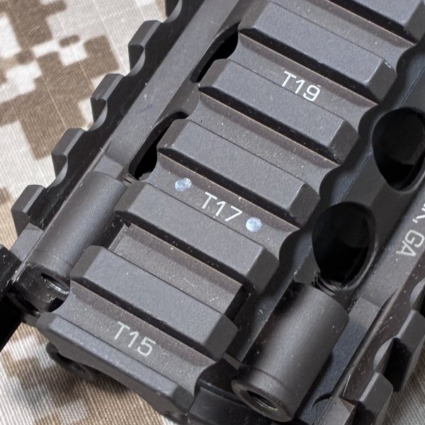 画像10: 実物 米軍官給品 daniel defense Mk18 RIS2 9.5インチ ハンドガードセット FDE  放出品 (10)