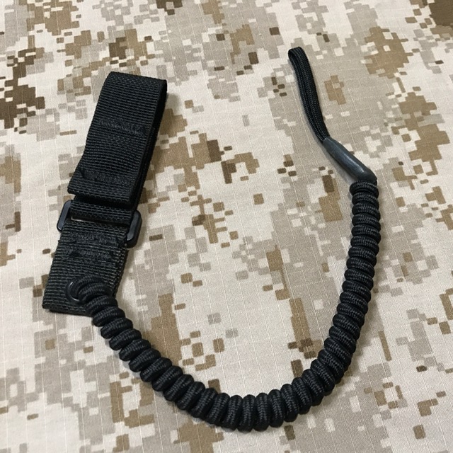 米国製 ピストルランヤード 黒色 - BLACK LINE